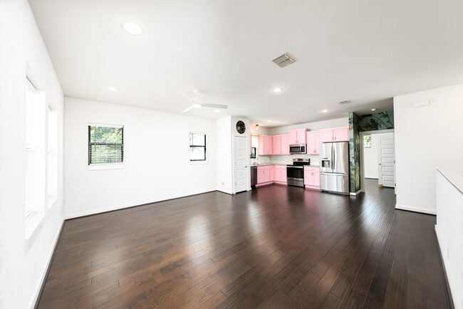 Building Photo - 1150 N Olive St