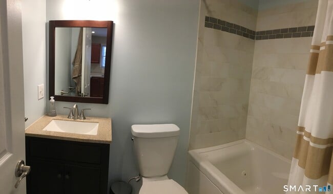 Building Photo - 6 Birchside Dr