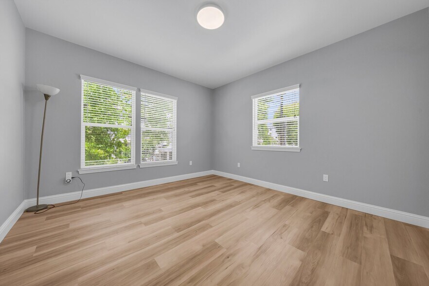 Building Photo - 2016 Dwight Way