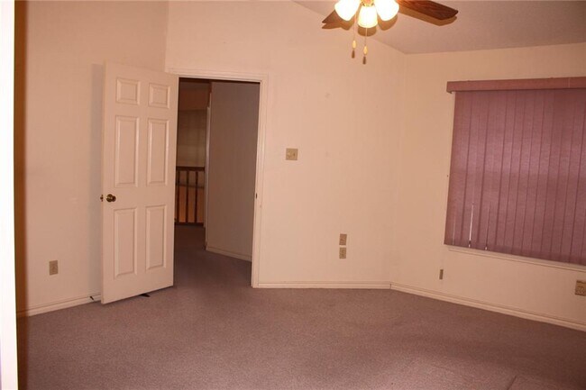 Building Photo - 2141 Surrender Ave