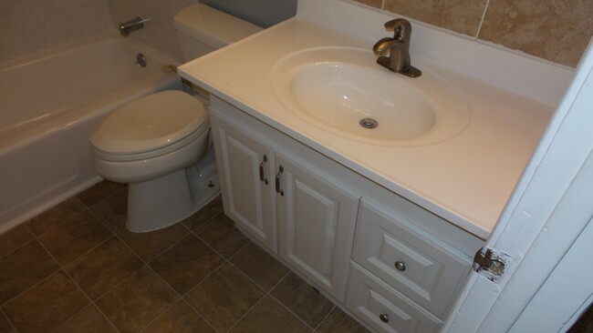 Building Photo - AVAILABLE! Beautiful 3 Bedroom Home in Nor...
