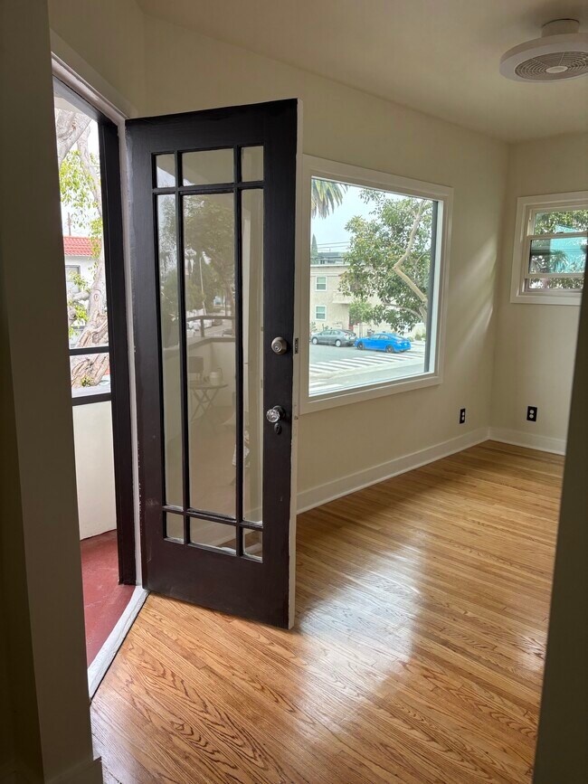 Building Photo - 958 2nd St