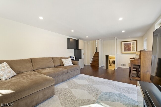 Building Photo - 23 Victor Ave