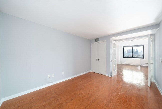 Building Photo - 700 Grove St
