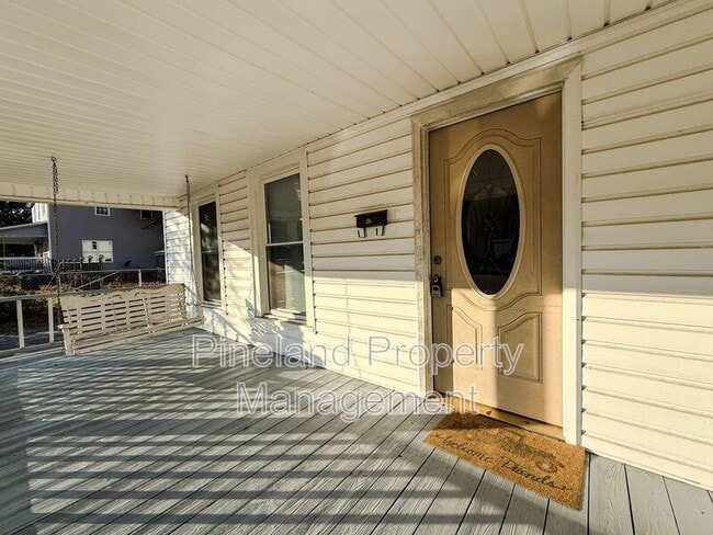 Building Photo - 413 E Donaldson Ave