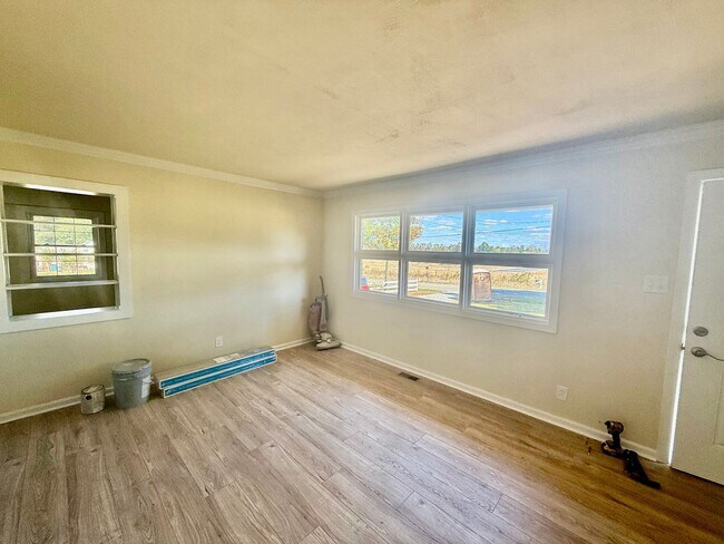 Building Photo - Two bedroom, 1 bath house – Flexible Layout with Bonus Spaces in Gibsonville