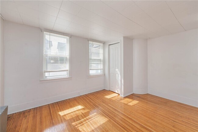 Building Photo - 54 Sanford St