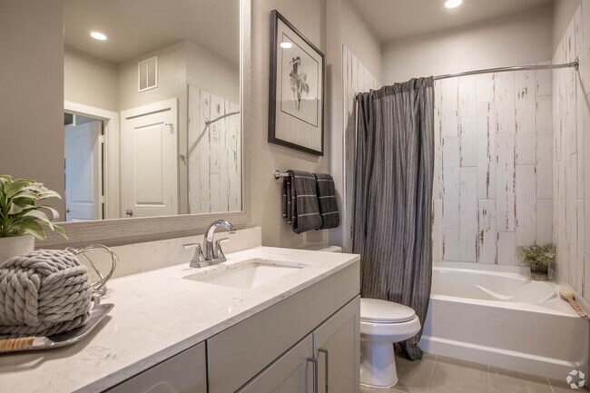 Building Photo - Spacious Apt 2/2 with Pool & Pets!