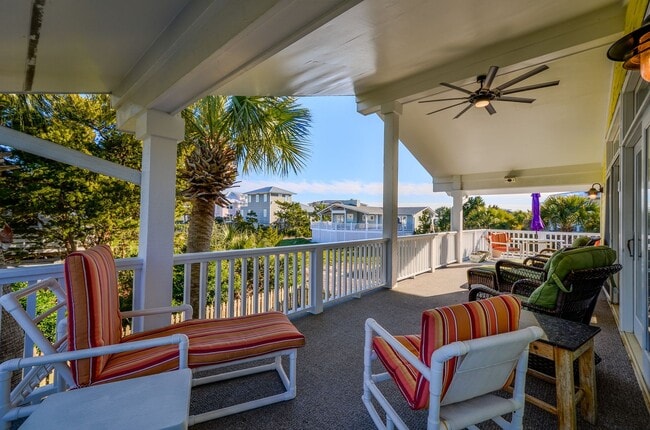 Building Photo - Solita @ 2 Sand Dollar Lane