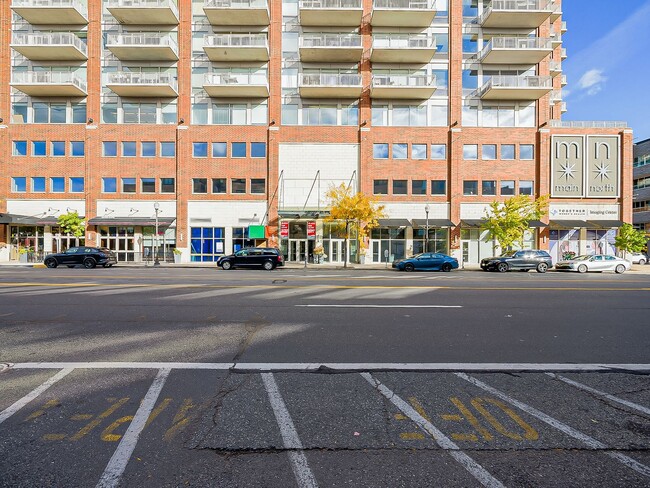 Building Photo - AVAILABLE NOW! Modern and Upscale 2-Bed Condo in Downtown Royal Oak