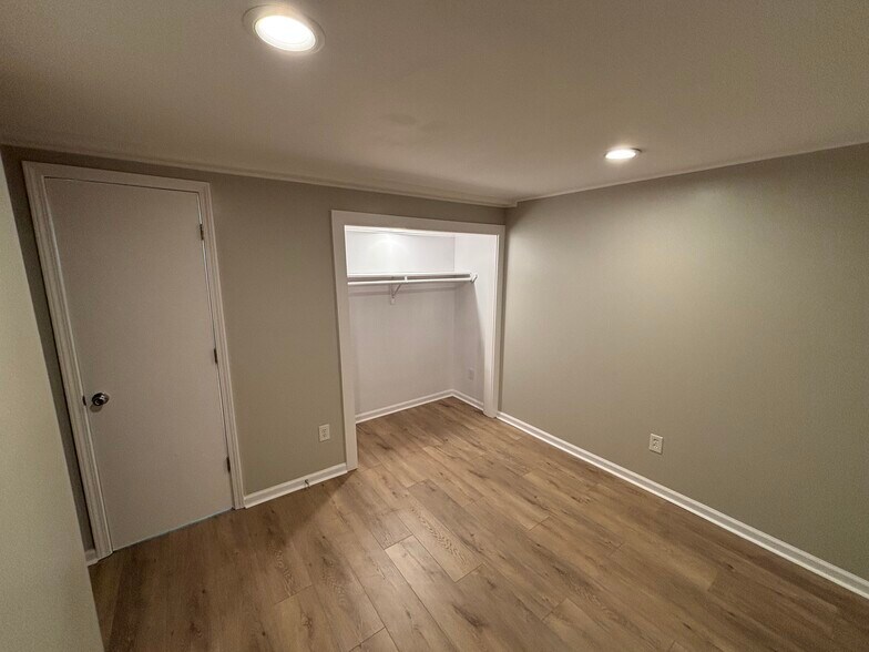 Building Photo - 1411 La Chateau Dr