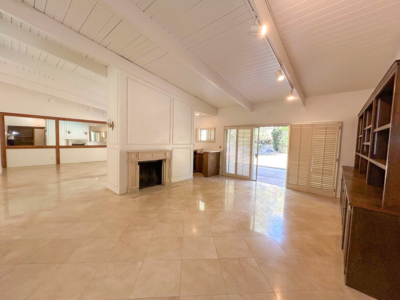 Living Room - 24507 Hatteras St