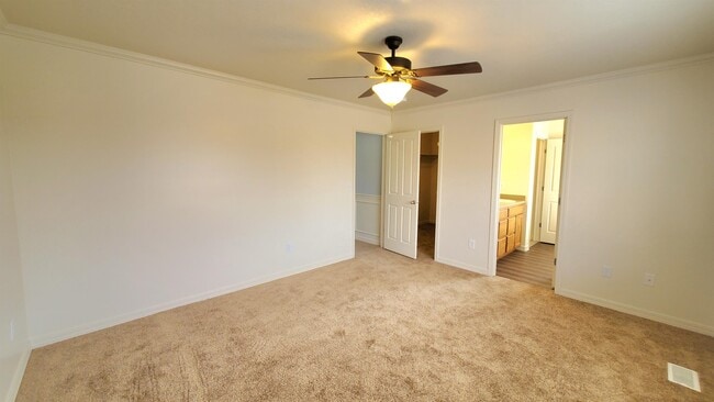 Building Photo - 483 E Apple Blossom Dr