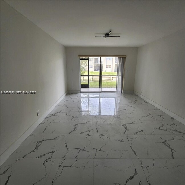Building Photo - 8010 N Colony Cir