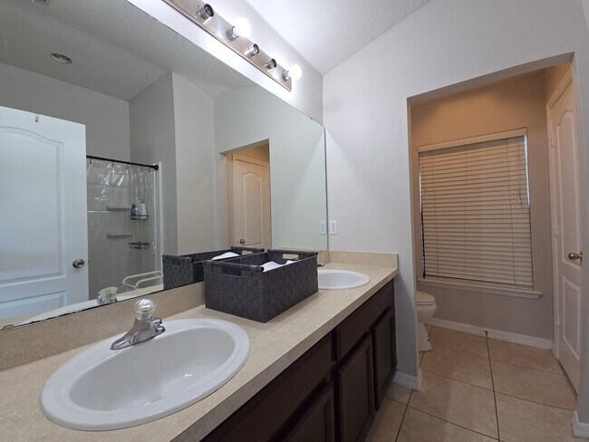 Building Photo - Three Bedroom Townhome at Carter Glen in Orlando