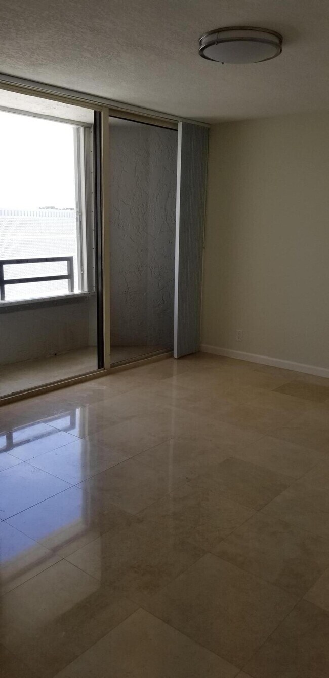 Building Photo - 3560 S Ocean Blvd