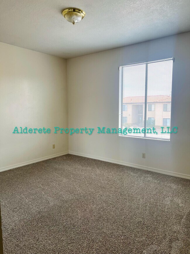Building Photo - 4257 Sabana Loop SE