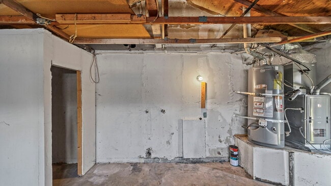 Building Photo - 8469 Comet St