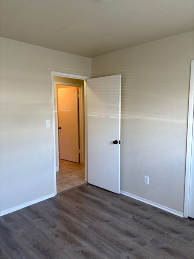 Building Photo - Single story, 3 bed 1.5 bath home.