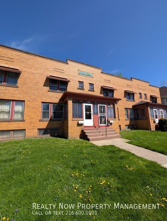 Building Photo - 1313 W 93rd St