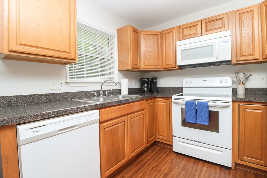 Building Photo - 1904 Karen Ln