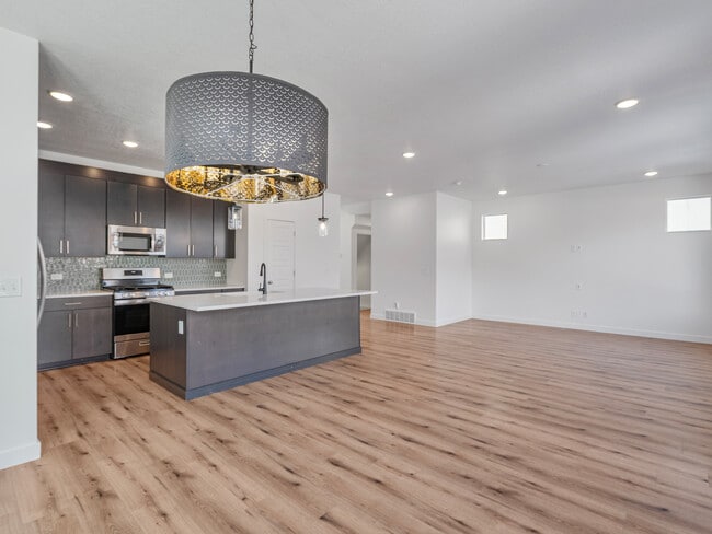 Building Photo - 4638 Tulip Ln