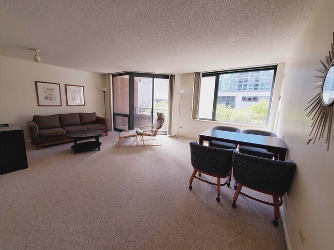 Building Photo - 440 N McClurg Ct