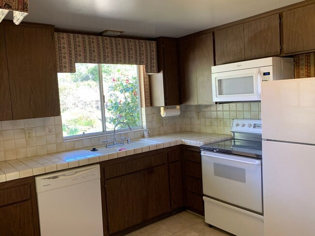 Building Photo - Oakmont's 55+ active adult community