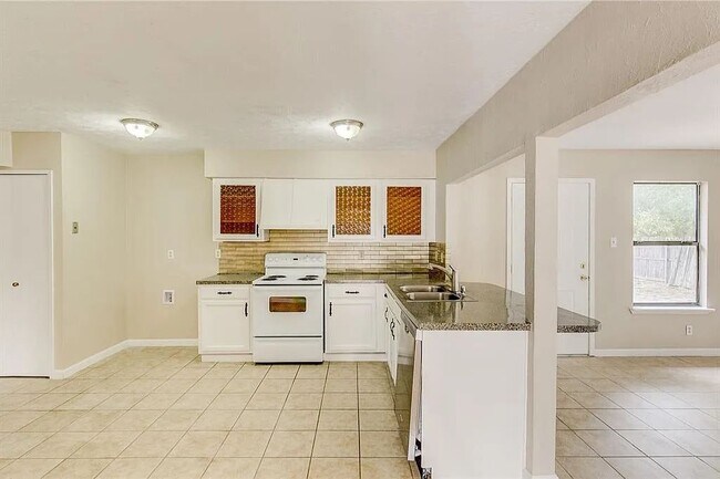 Building Photo - 1316 Royster Rd