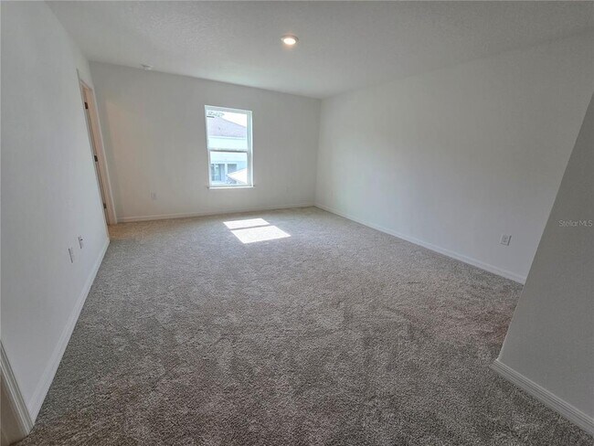 Building Photo - 737 W Oak Dr