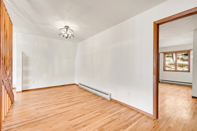 Building Photo - 28195 Cragmont Dr