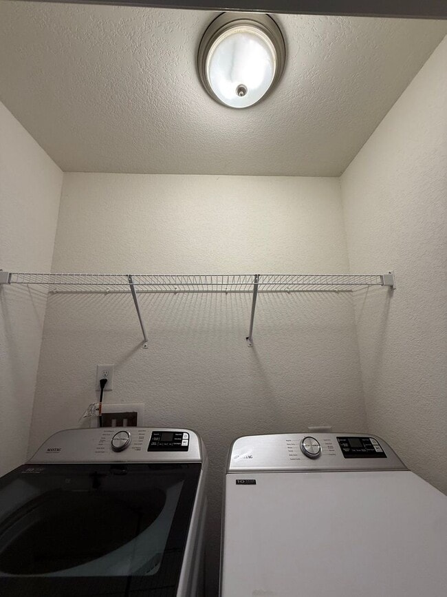 Building Photo - Spacious 4BR Home with Large Fenced Yard & Prime Location