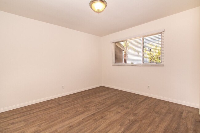 Building Photo - Charming 1 Bedroom / 1 Bath Apartment in Kensington w/ Garage