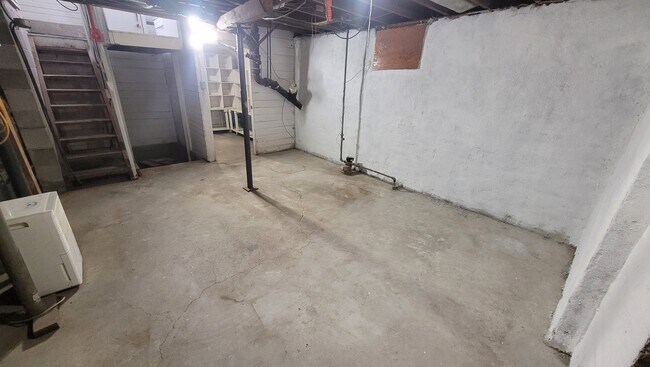 Building Photo - 409