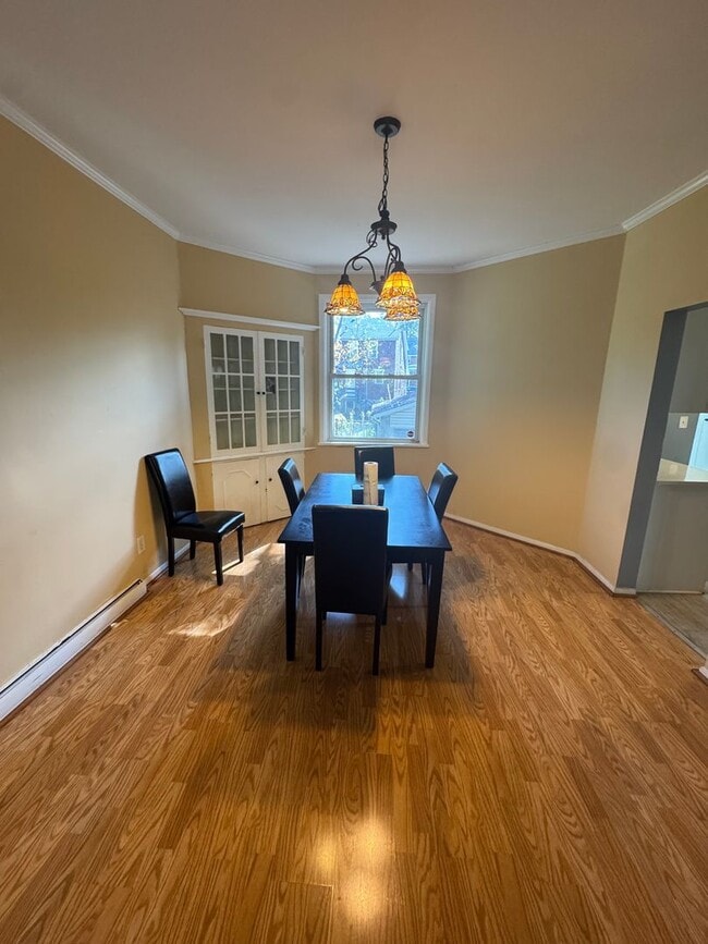 Building Photo - 5 Bedroom 2.5 Bath in Squirrel Hill