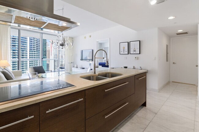 Building Photo - 485 Brickell Ave