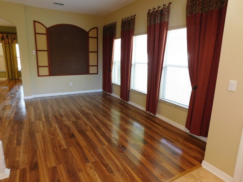 Building Photo - 2320 Darlin Cir