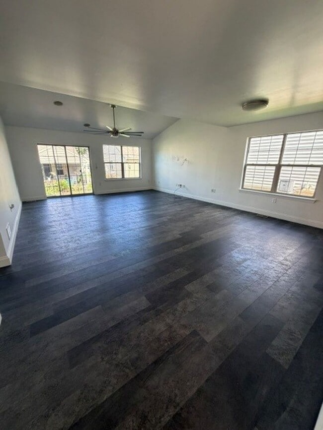 Building Photo - 4 Southbrook Dr