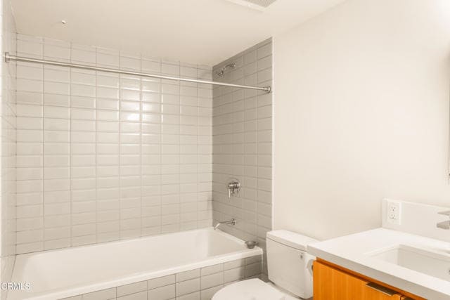 Building Photo - 530 S Hewitt St