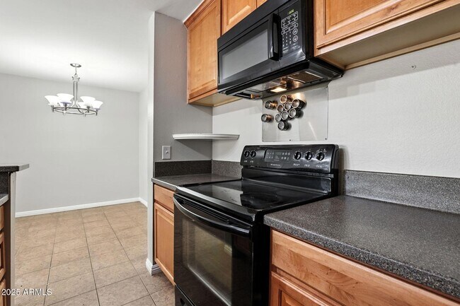 Building Photo - 8055 E Thomas Rd