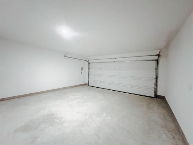 Building Photo - 603 Waterway Ave