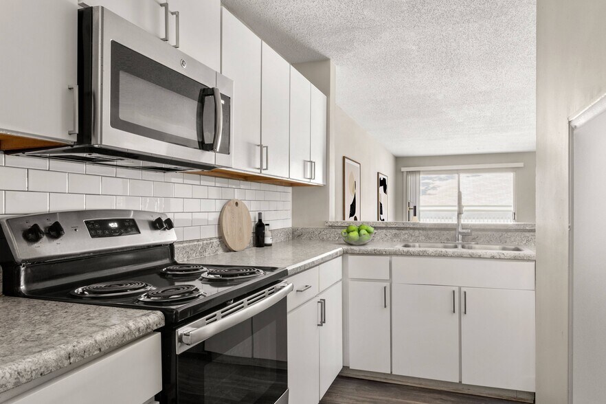 Building Photo - Crosstown at Chapel Hill