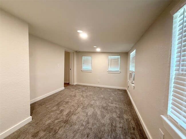 Building Photo - 738 Caisson St