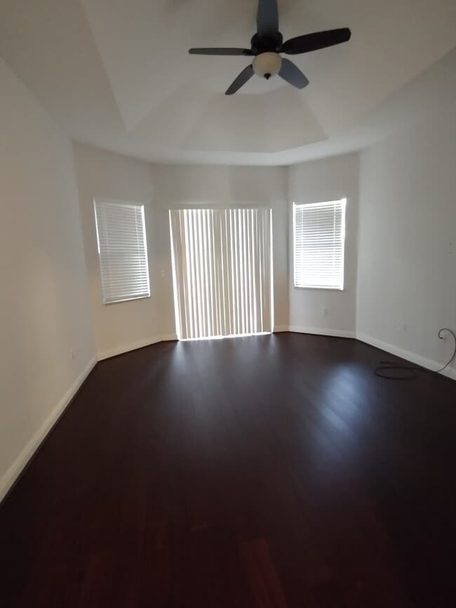 Building Photo - 5011 Pinecreek Pl