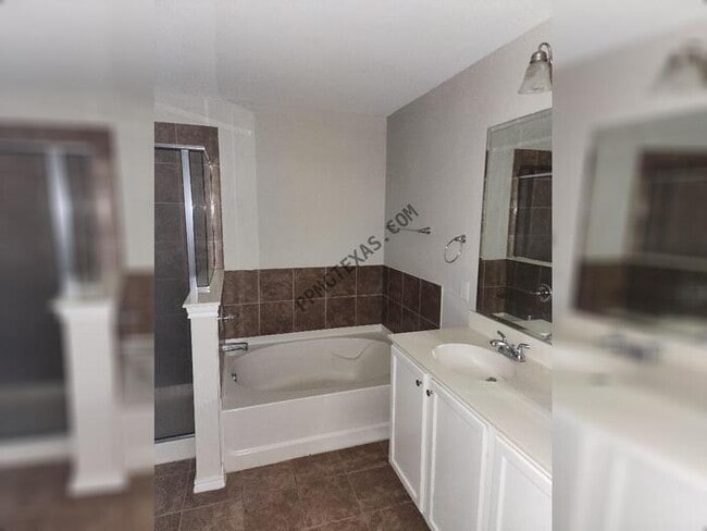 Building Photo - 12112 Castleford Way