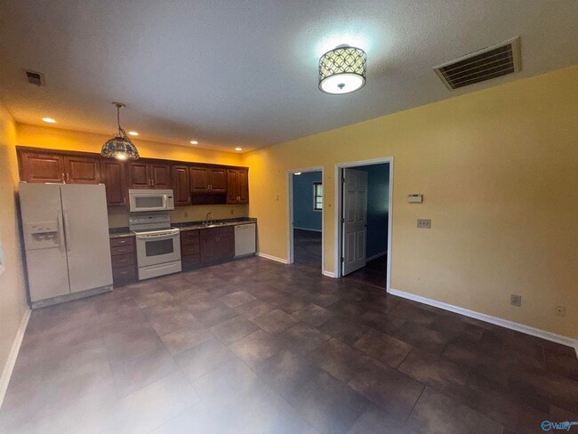 Building Photo - 1526 Circle Dr
