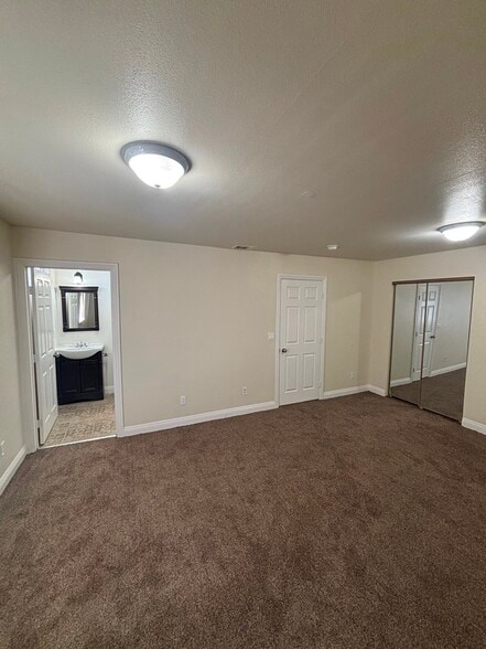 Building Photo - 149 E 109th Pl