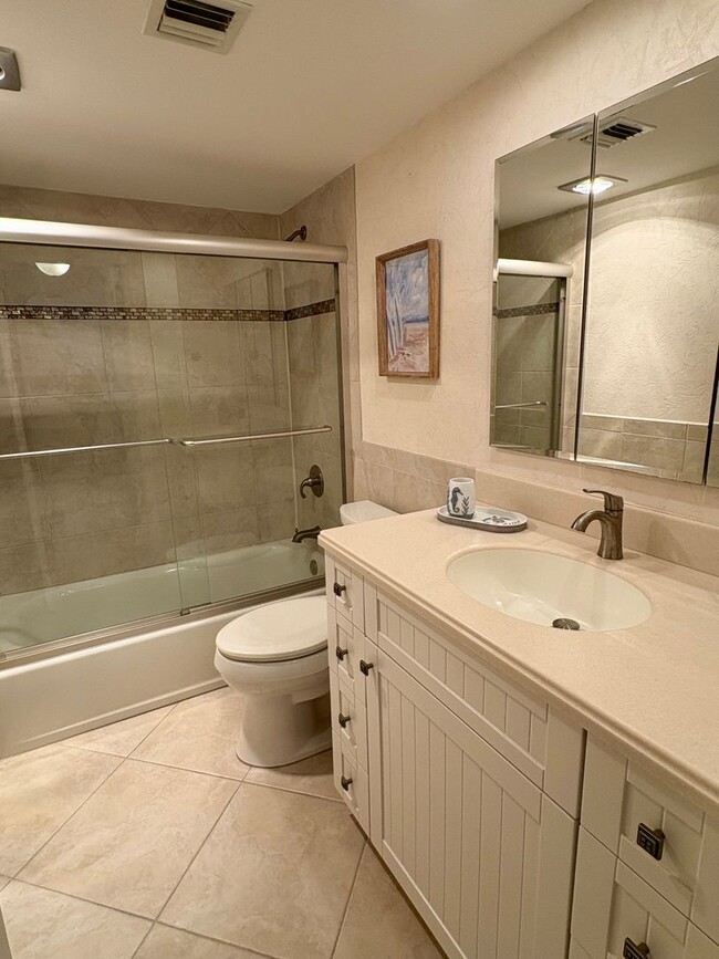 Building Photo - Direct Oceanfront 2/2 Condo in Stuart!