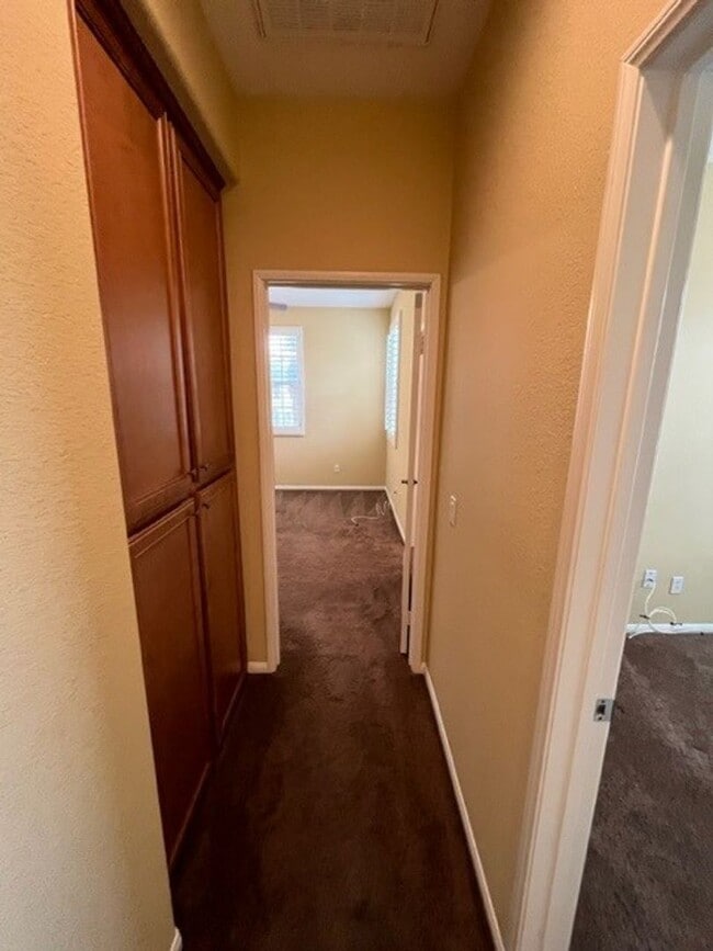 Building Photo - 2852 Villas Way