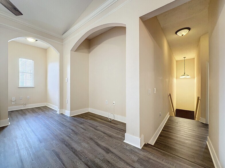 Building Photo - 12021 Villanova Dr